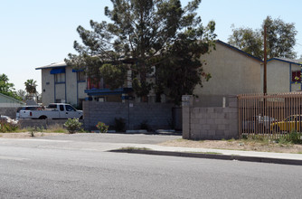 Crestview Apartments in Phoenix, AZ - Building Photo - Building Photo