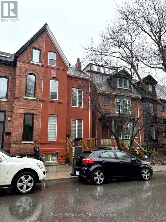337-337 Mutual St in Toronto, ON - Building Photo