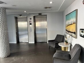 1300 Lincoln Rd in Miami Beach, FL - Foto de edificio - Building Photo