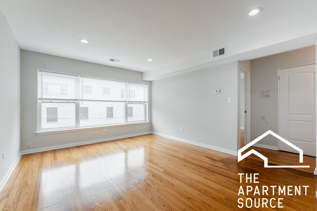 6535 N Mozart St, Unit 1R