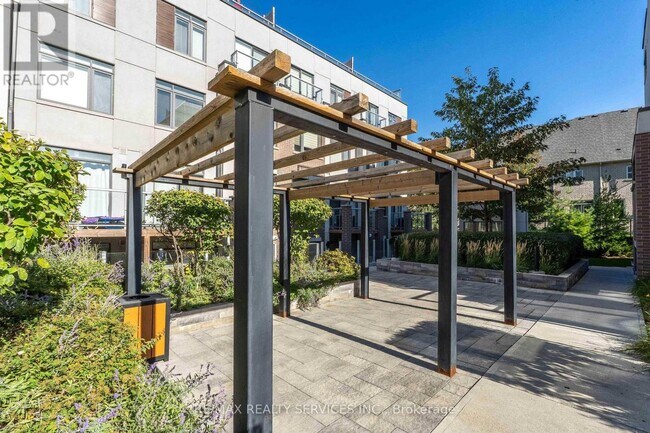 3062 Sixth Line in Oakville, ON - Building Photo - Building Photo