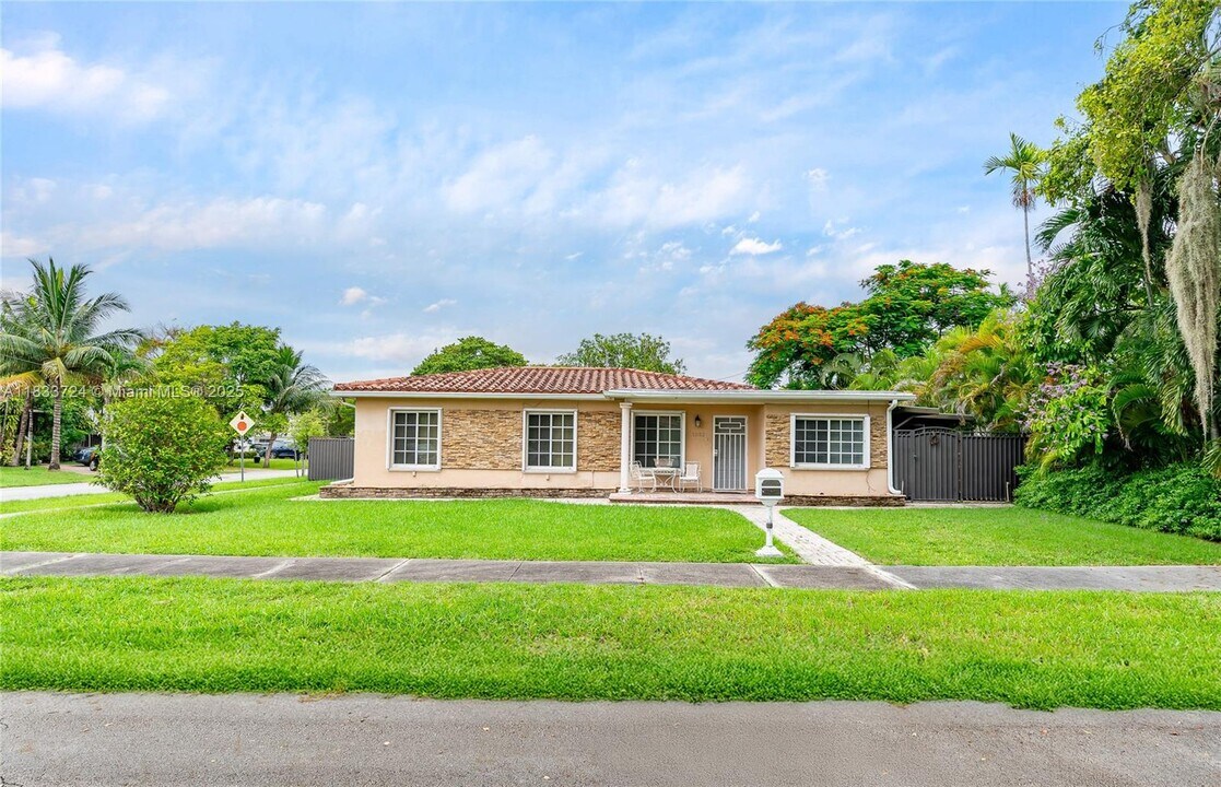 1832 SW 62nd Pl in Miami, FL - Building Photo