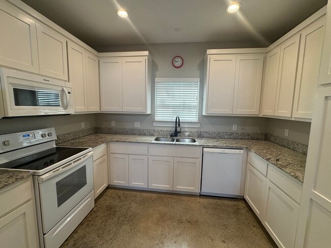 703 Maple St, Unit 703 in Commerce, TX - Foto de edificio - Building Photo