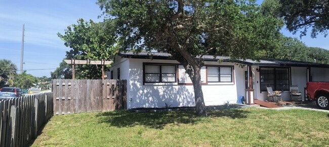 286 S Orlando Ave in Cocoa Beach, FL - Building Photo - Building Photo