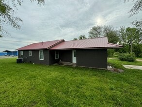 2590 W Broadway St in Bolivar, MO - Building Photo - Building Photo