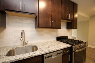 448 W Barry Ave in Chicago, IL - Building Photo - Building Photo