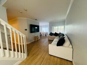 10919 NW 67th Terrace in Doral, FL - Building Photo - Building Photo