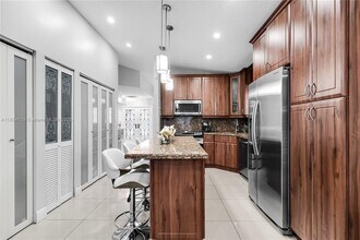 2485 W 71st Pl in Hialeah, FL - Building Photo - Building Photo