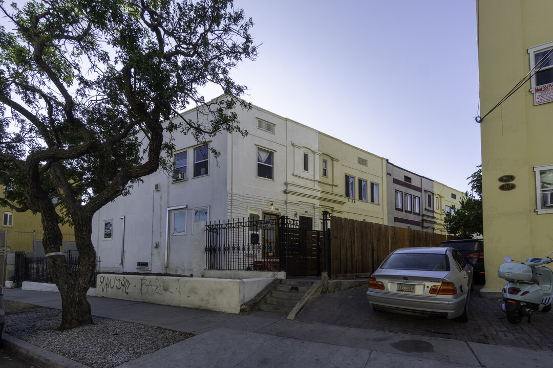 204-206 Columbia in Los Angeles, CA - Building Photo