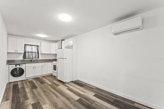 7561 De Soto Ave in Los Angeles, CA - Building Photo - Building Photo