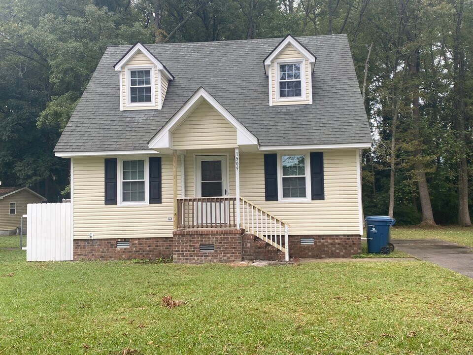 1509 N Respess St in Washington, NC - Building Photo