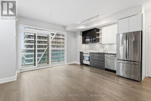 33 Shore Breeze Dr in Toronto, ON - Building Photo