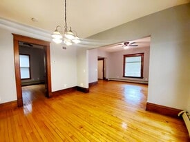 1023 James Ave N, Unit 1023