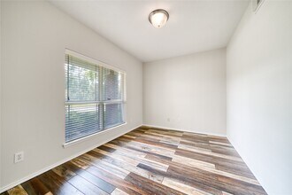 1730 S Diamondhead Blvd in Crosby, TX - Building Photo - Building Photo