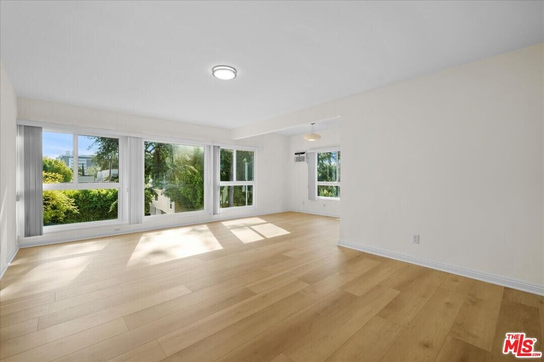 147 N La Peer Dr in West Hollywood, CA - Building Photo