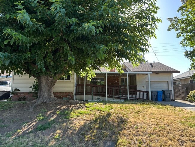 property at 1559 Boynton Ave