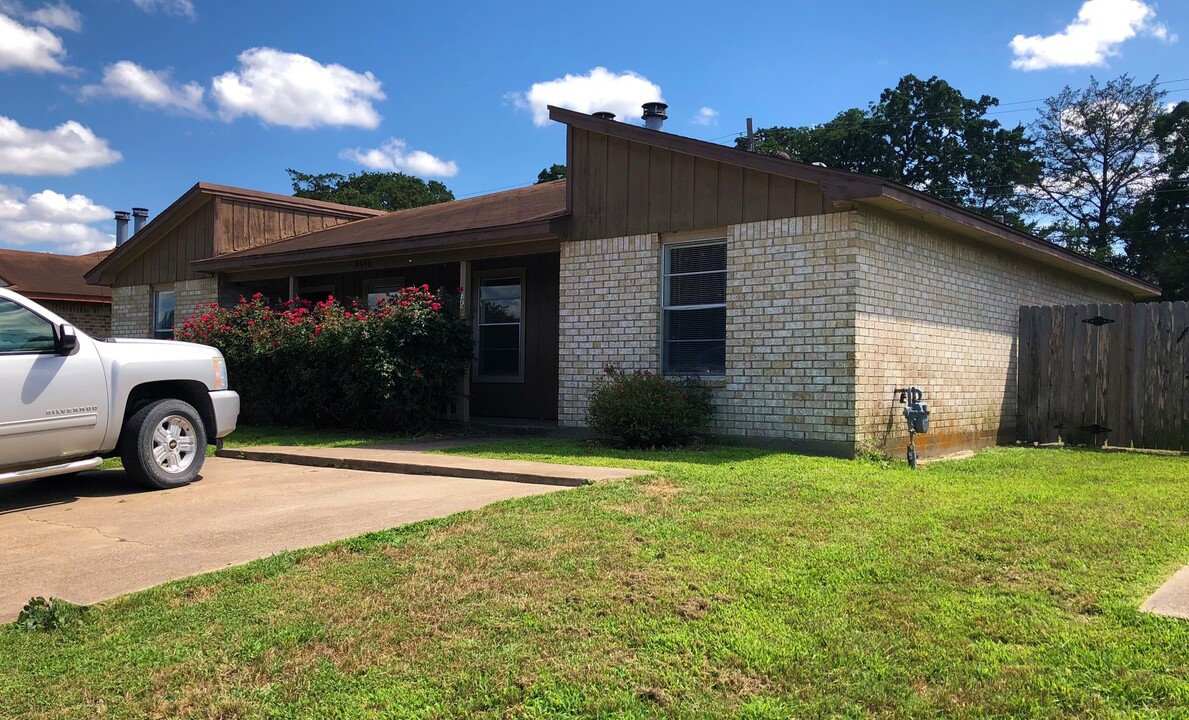 2416 Pecan Ridge Dr in Bryan, TX - Building Photo