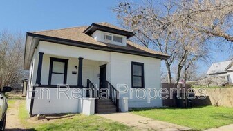1217 Clinton Ave in Fort Worth, TX - Building Photo