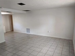 5465 11th Ave, Unit 2B in Ft. Myers, FL - Building Photo - Building Photo