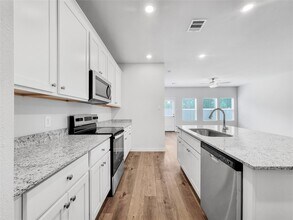 10735 Red Flagstone Dr in Cut And Shoot, TX - Building Photo - Building Photo