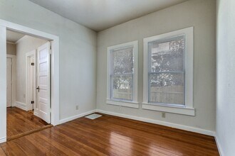 130 E Craig Pl in San Antonio, TX - Building Photo - Building Photo