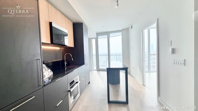 1 Fairview Rd E in Mississauga, ON - Building Photo - Building Photo