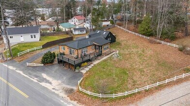 94 Lakeshore Dr in Northwood, NH - Building Photo - Building Photo