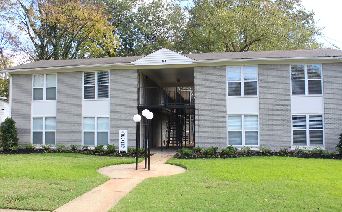 Tucker Place in Memphis, TN - Foto de edificio