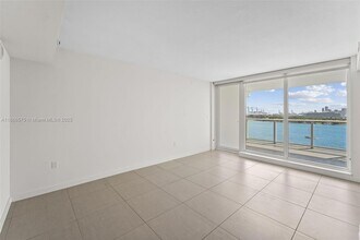910 West Ave, Unit 1012 in Miami Beach, FL - Building Photo - Building Photo