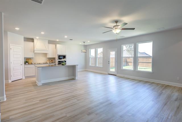 204 Savannah Ln in Little Elm, TX - Foto de edificio - Building Photo