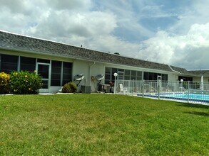 1220 SE 40th St, Unit 7 in Cape Coral, FL - Foto de edificio - Building Photo