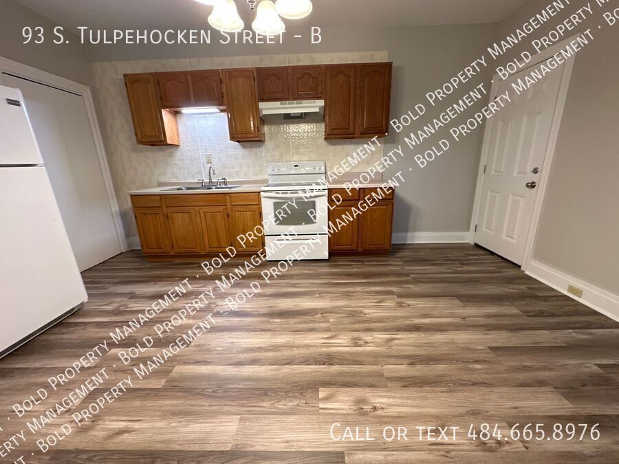 93 S Tulpehocken St in Pine Grove, PA - Building Photo
