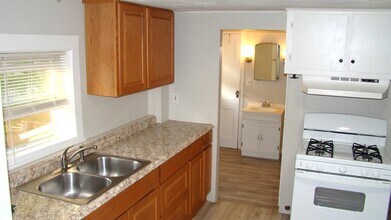 33 Norton St in Nashua, NH - Building Photo - Building Photo