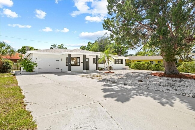 1154 64th Ave S in St. Petersburg, FL - Building Photo - Building Photo