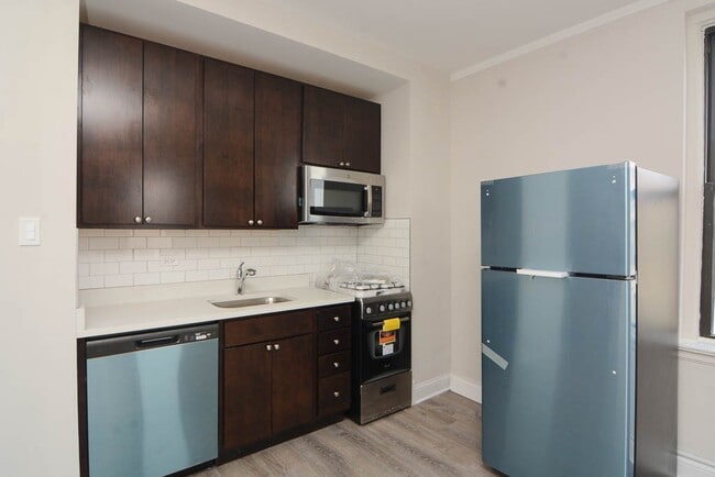 3335 W Diversey Ave in Chicago, IL - Building Photo - Building Photo