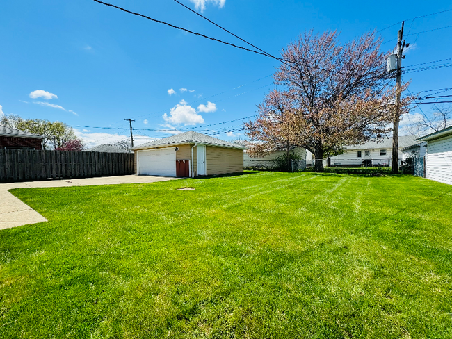 848 Charles St in Willowick, OH - Foto de edificio - Building Photo