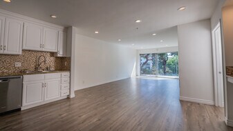 102 Scholz Plz, Unit PH #37 in Newport Beach, CA - Building Photo