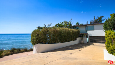 33406 Pacific Coast Hwy in Malibu, CA - Building Photo - Building Photo