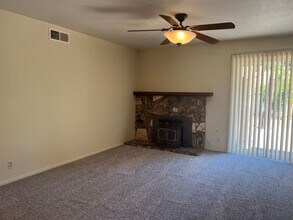 9125 Plumgrove Way in Sacramento, CA - Building Photo - Building Photo