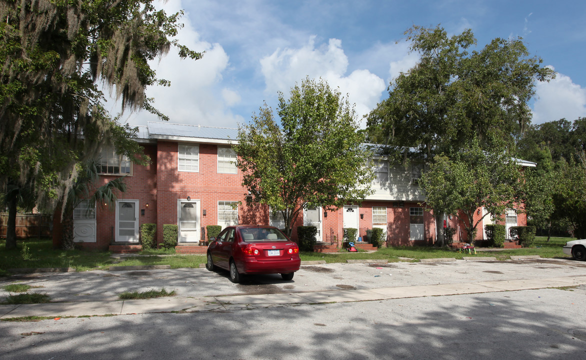 200 S 16th St in Palatka, FL - Foto de edificio