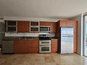 145 SE 25th Rd, Unit 804 in Miami, FL - Building Photo - Building Photo