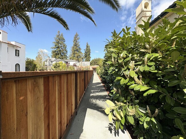 635 Hale St in Palo Alto, CA - Building Photo - Building Photo