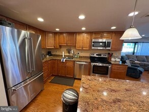 1600 Prince St in Alexandria, VA - Building Photo - Building Photo