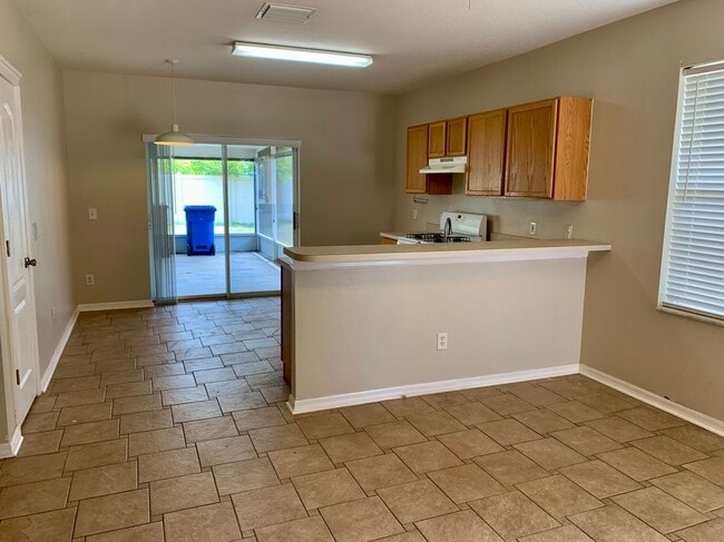 7846 Bristol Park Dr in Apollo Beach, FL - Building Photo - Building Photo