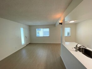1247 Saratoga Ave in Ventura, CA - Building Photo - Building Photo
