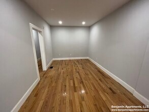 374 Oxford St, Unit 2 in Cambridge, MA - Building Photo - Building Photo