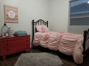 1607 Waco St in Dayton, TX - Foto de edificio - Building Photo