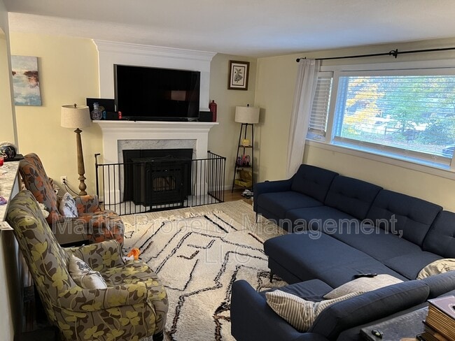 27 Burlington Rd in Bedford, MA - Building Photo - Building Photo