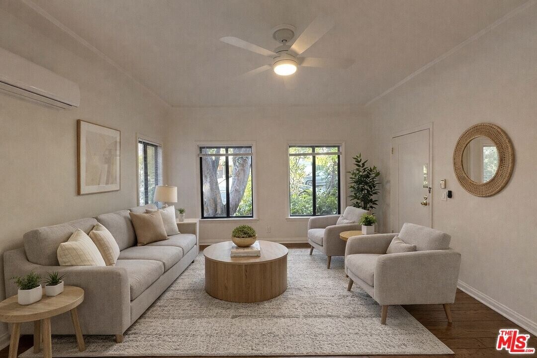 840 Huntley Dr in West Hollywood, CA - Building Photo