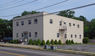 1550 Montauk Hwy in Mastic, NY - Building Photo - Building Photo